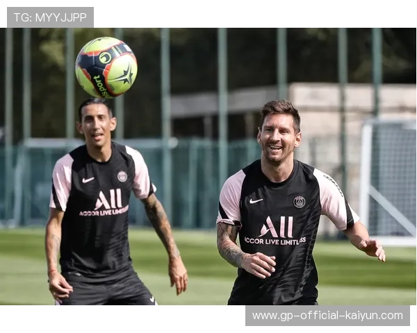 内马尔练球时唱歌走音，队友录视频笑翻