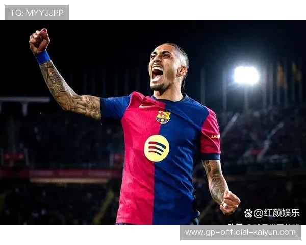 巴萨左翼突破，拉菲尼亚底线传中被顺势推进