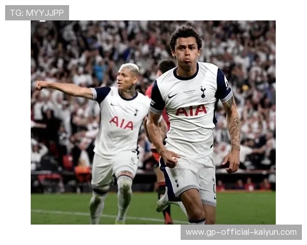 曼联全力备战，冲击欧冠席位，热刺成关键对手