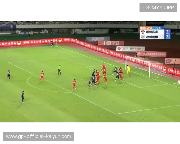 泽林斯基禁区外远程发炮,皮球直钻球门左上角 泽林斯基禁区外远程发炮,皮球直钻球门左上角